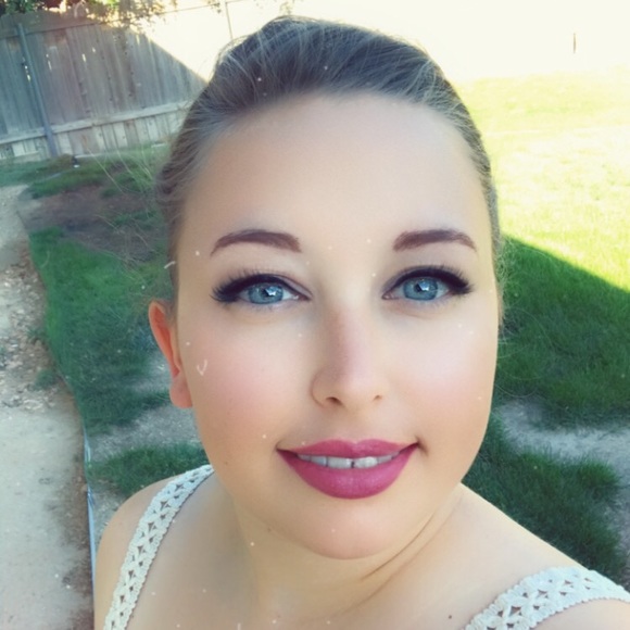 Meet your Posher, Kailynne - Picture 1 of 3